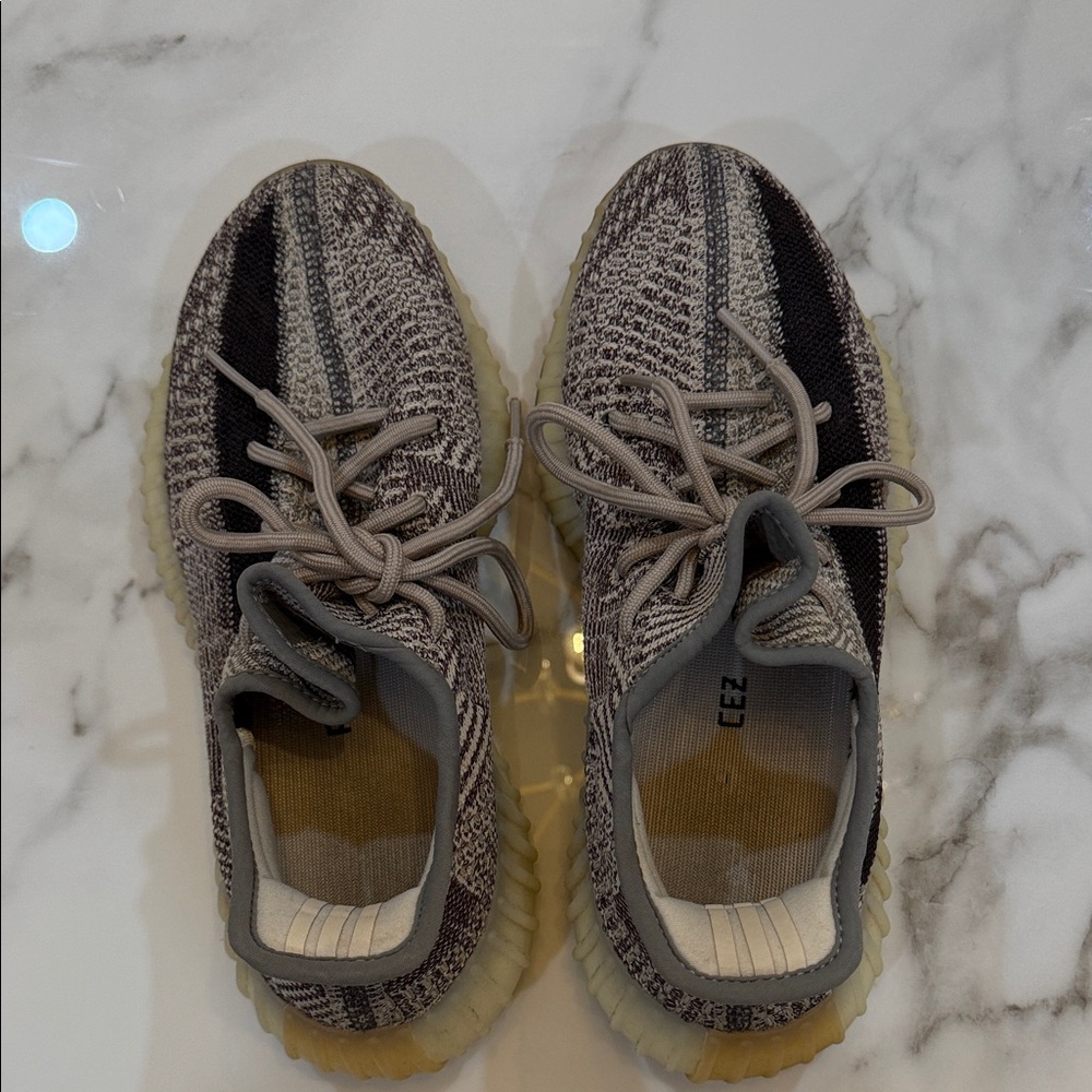 YEEZY size 7.5